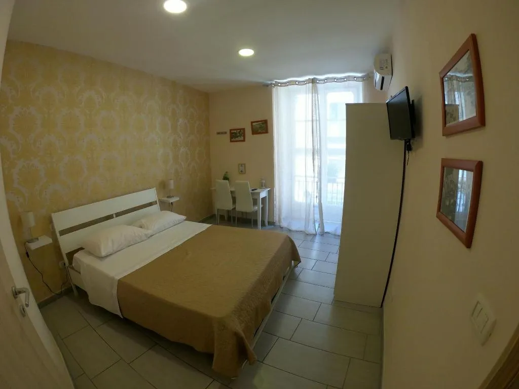 Room, B&B 248, Naples