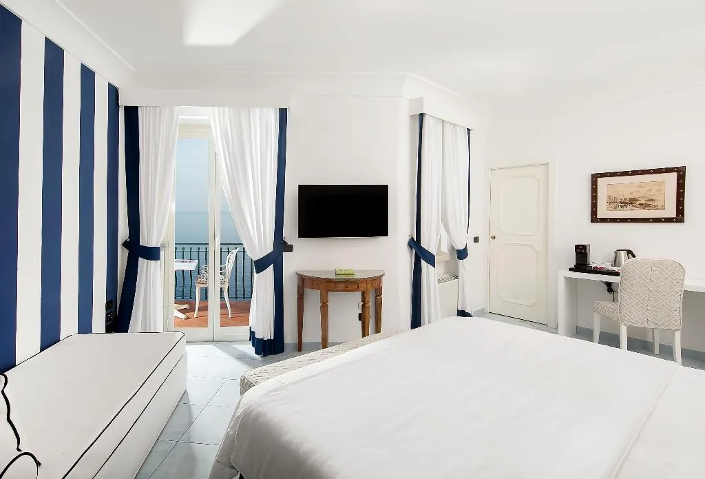 DOUBLE DELUXE SEA VIEW Room, Le Agavi hotel, Naples