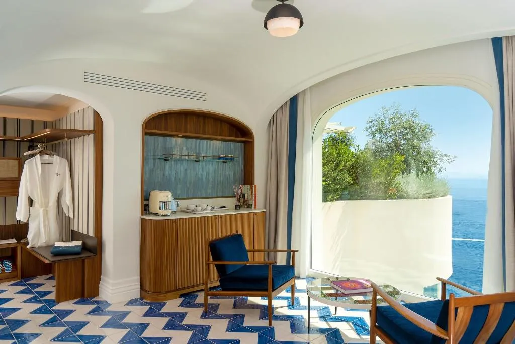 Room, Borgo Santandrea, Naples