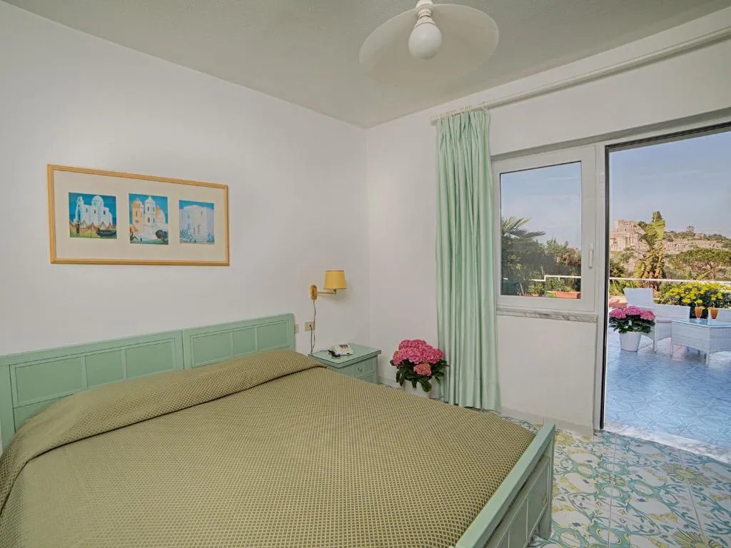 QUADRUPLE STANDARD Room, Parco Cartaromana, Naples