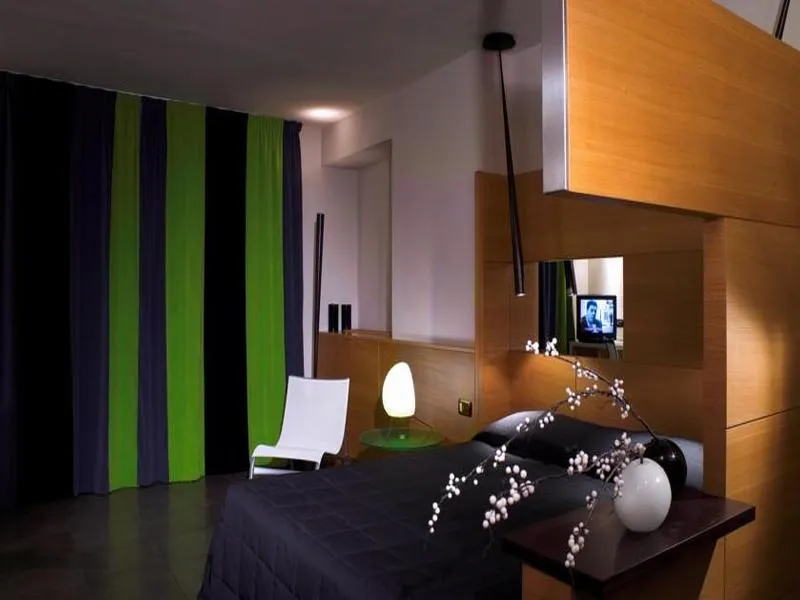 Room, Zone, Rome