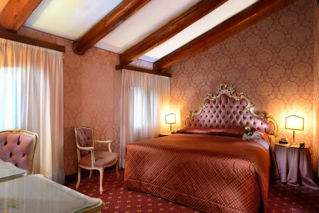 Double or Twin CLASSIC Room, Rialto Hotel, Venice