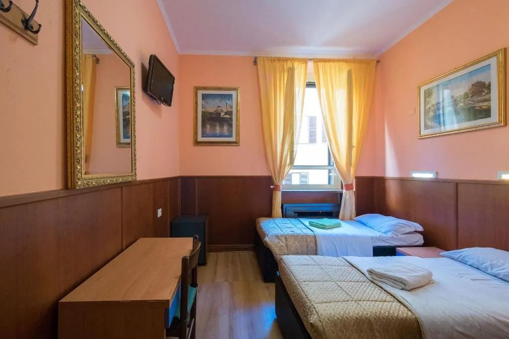 Room, Alessandro Downtown Hostel, Naples