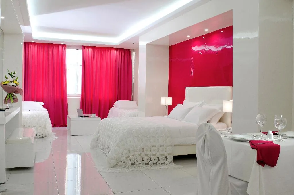 SUITE WITH JACUZZI Room, Athens Status Suites, Athens