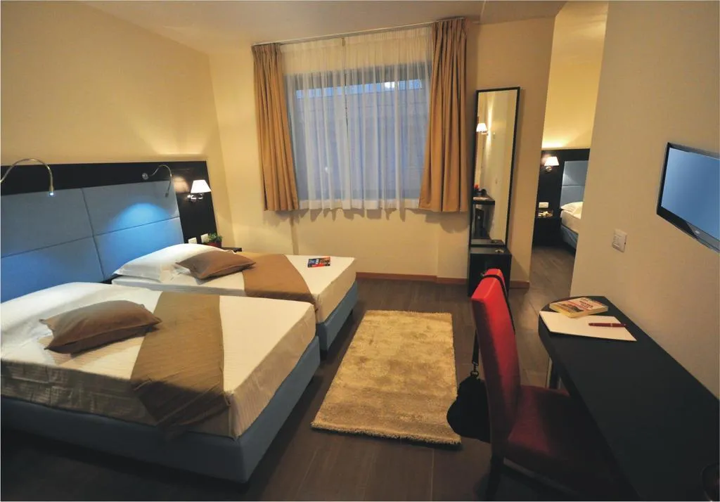QUADRUPLE STANDARD Room, 325 Tor Vergata, Rome