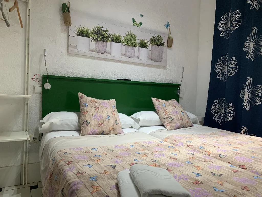 Double or Twin ECONOMY Room, Pension Giraldilla, Seville