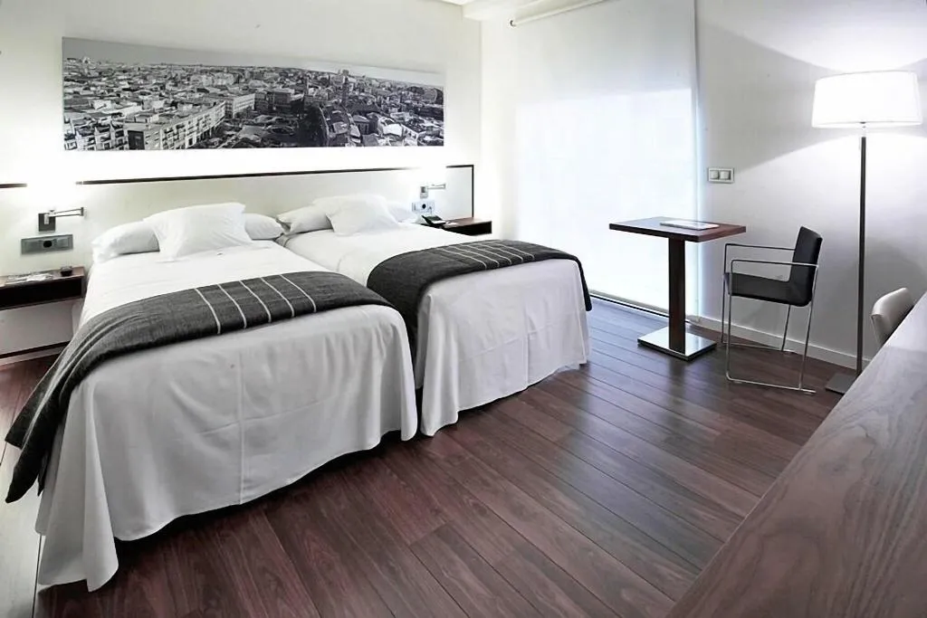 TRIPLE STANDARD Room, Primus Valencia, Valencia