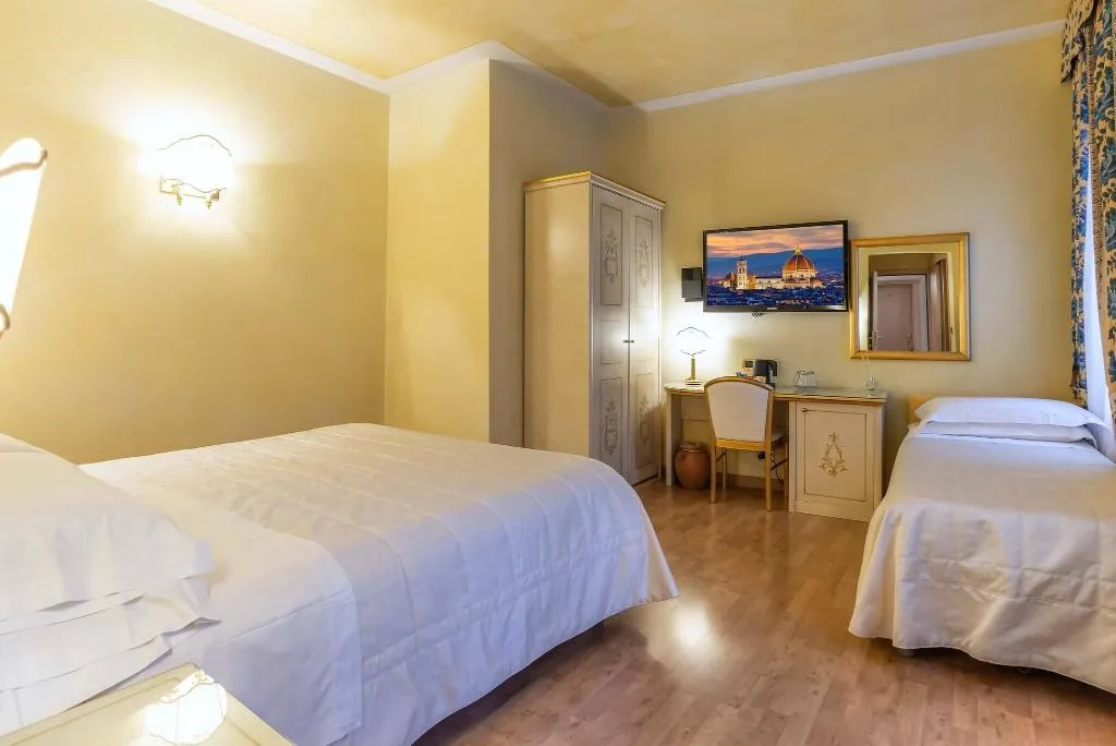 TRIPLE TWO BEDS Room, Alba Palace, Florence