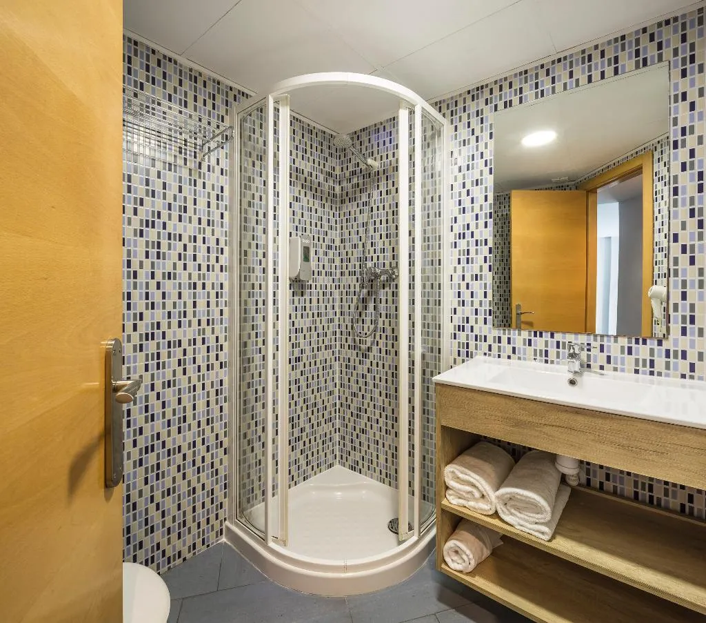 APARTMENT CAPACITY 4 TWO BEDROOMS Room, Mon Suites Carmen, Valencia