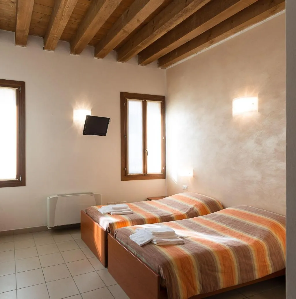 Room, Domus Clugiae, Venice