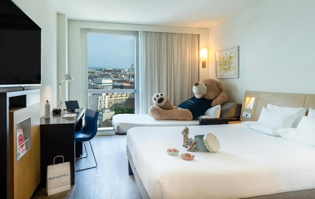 DOUBLE SUPERIOR QUEEN BED Room, Novotel Barcelona City, Barcelona