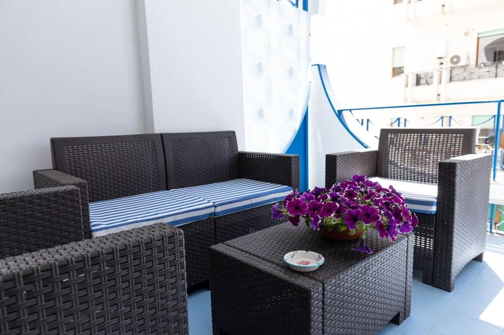 Room, The Reef, Naples