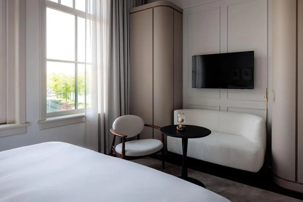 DOUBLE SUPERIOR KING BED Room, Pillows Maurits At The Park, Amsterdam