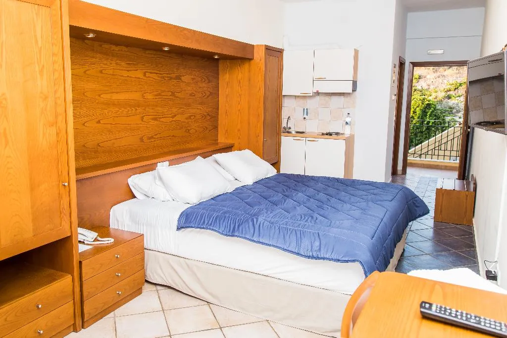 STUDIO SUPERIOR CAPACITY 2 Room, Elea Mare by GHH, Kalamata
