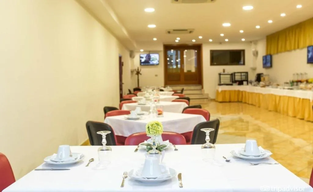Restaurant, Ranch Palace Hotel, Naples