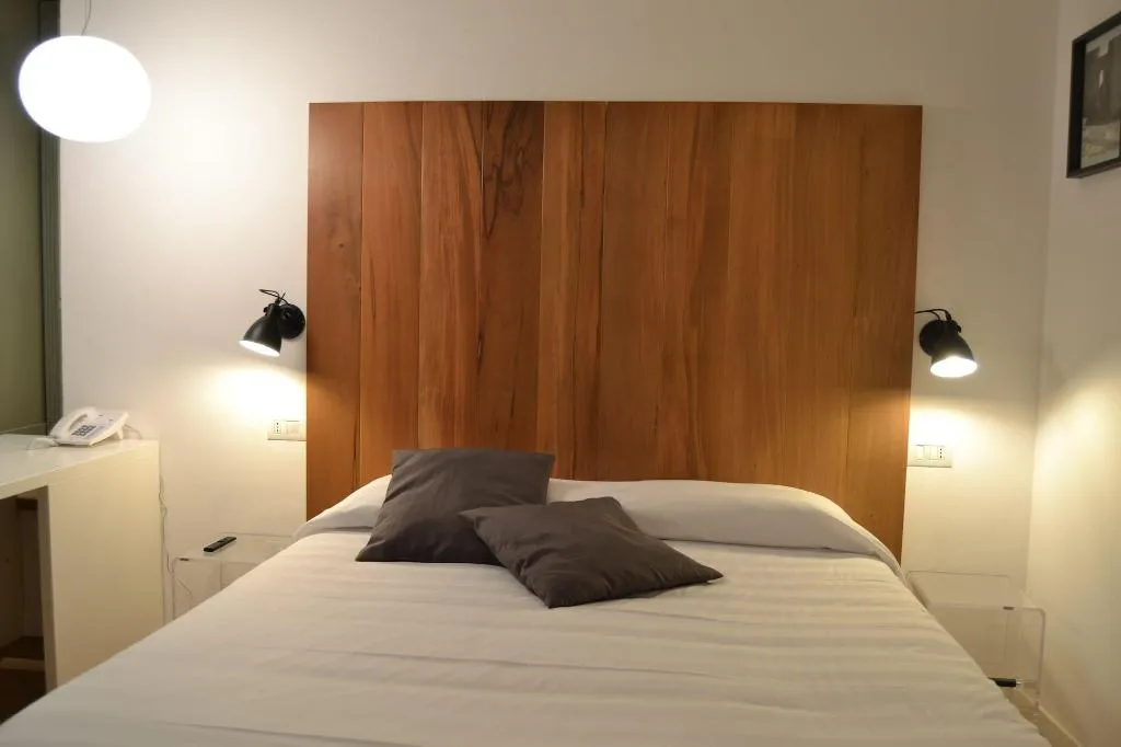 Room, Albergo Il Rientro, Perugia