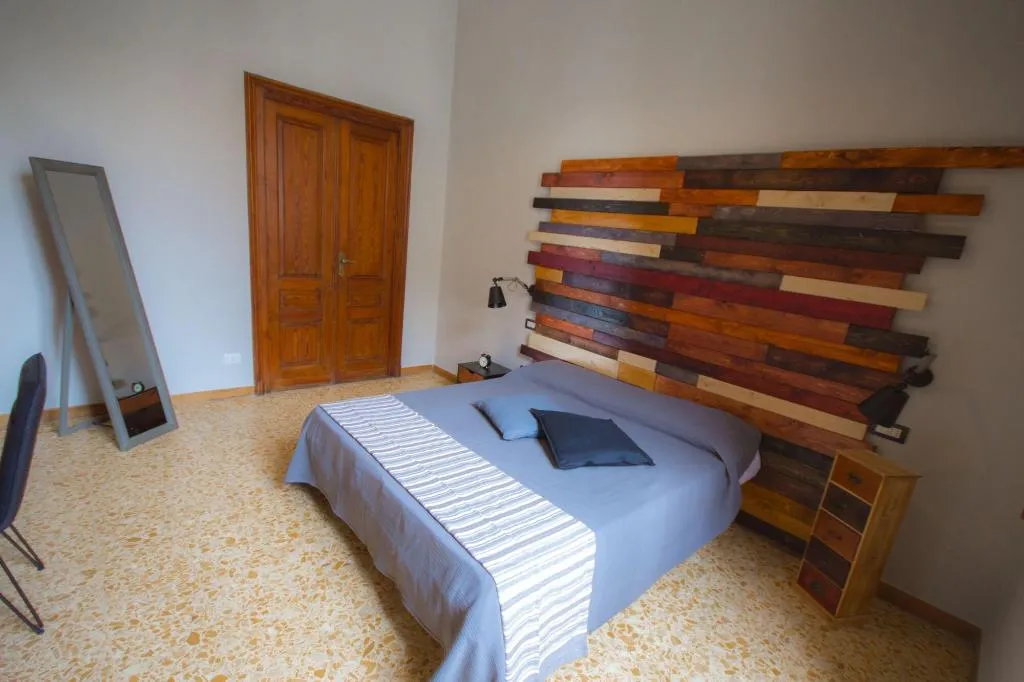 Room, Sanfelice, Naples