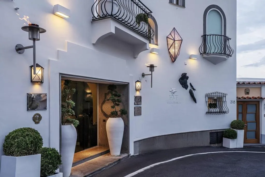 Sports and Entertainment, Villa Franca, Naples