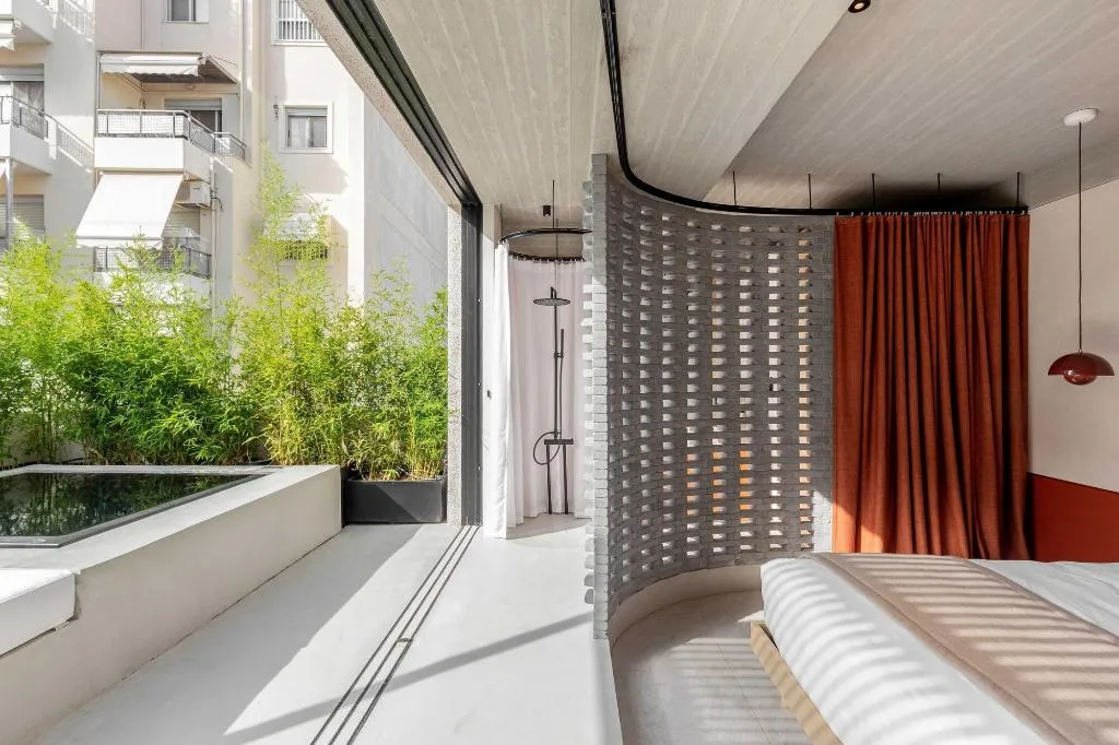 Room, Newel Psychiko, Athens