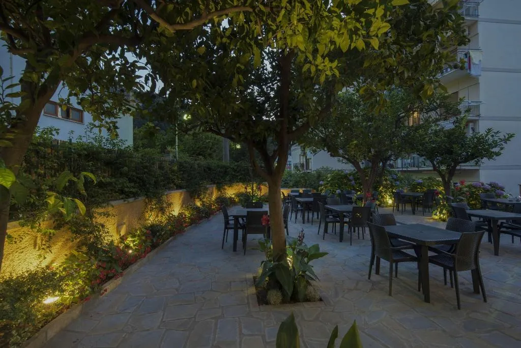 Restaurant, Leone, Naples