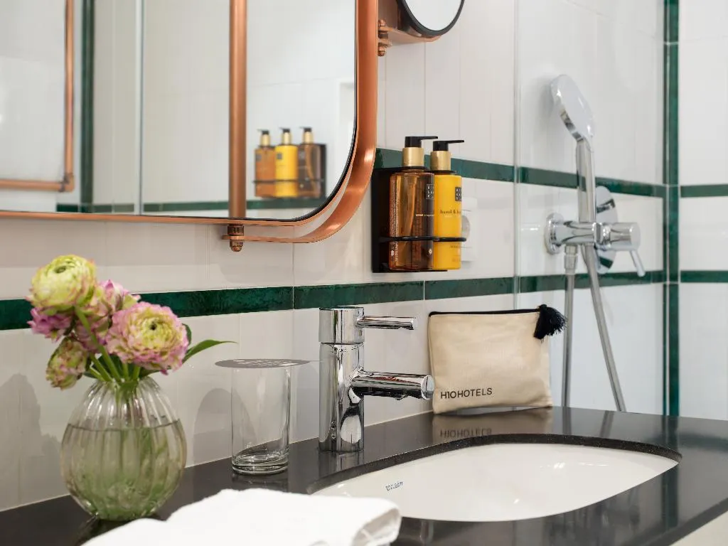 DOUBLE SINGLE USE CLASSIC CITY VIEW Room, H10 Cubik, Barcelona