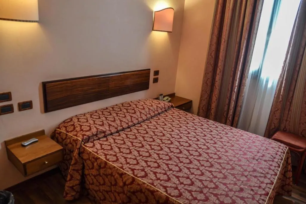 SINGLE STANDARD Room, Le Boulevard, Venice