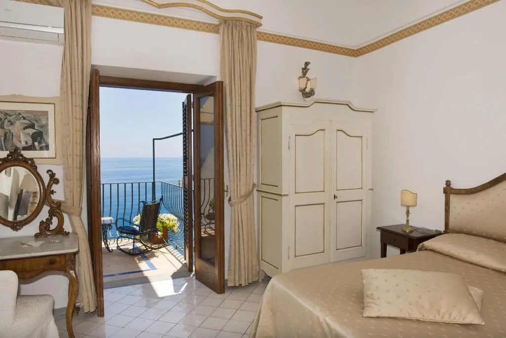 Room, Miramare, Naples