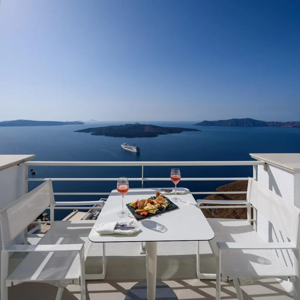 SUITE WITH JACUZZI Room, Nefeles Luxury Suites, Santorini