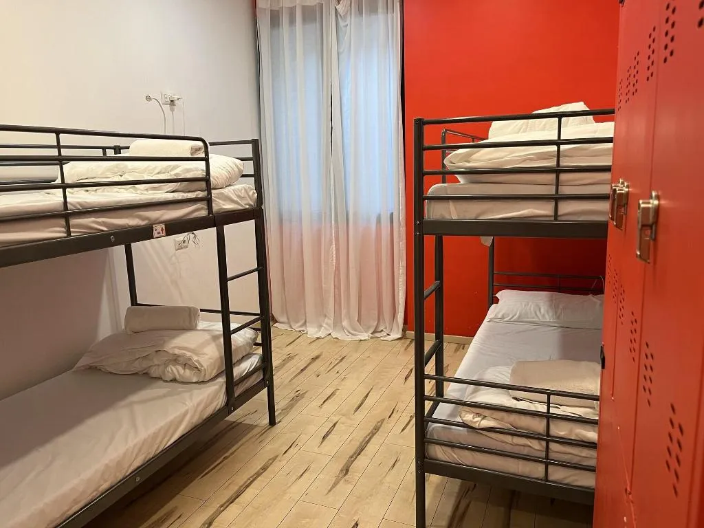 Room, Queen Hostel, Milan