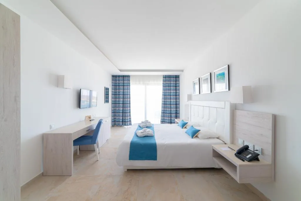 Room, The Ramla Bay Resort, Malta