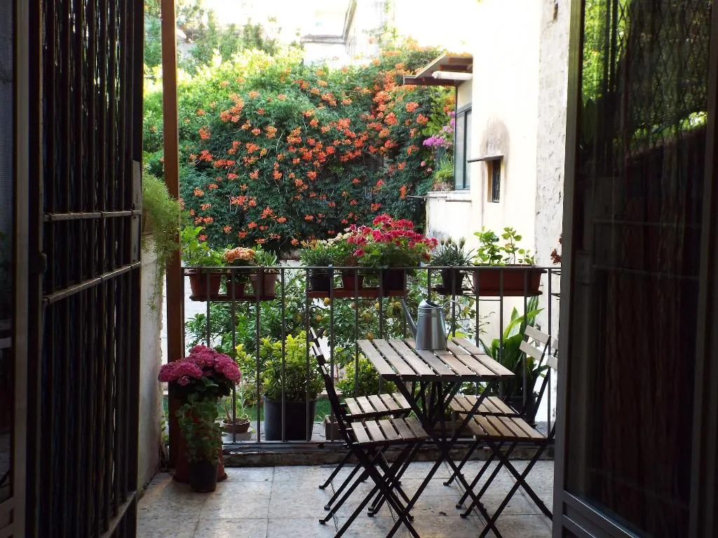 Room, B&B In giro per Napoli, Naples