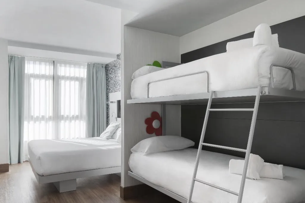QUADRUPLE STANDARD Room, Petit Palace Plaza Mayor, Madrid