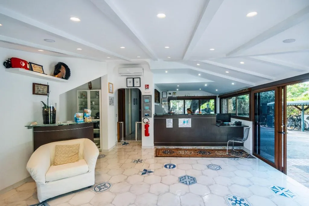 Lobby, Villamirella, Naples