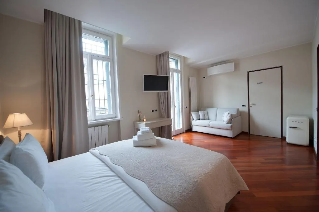 Room, Thea Monza, Milan