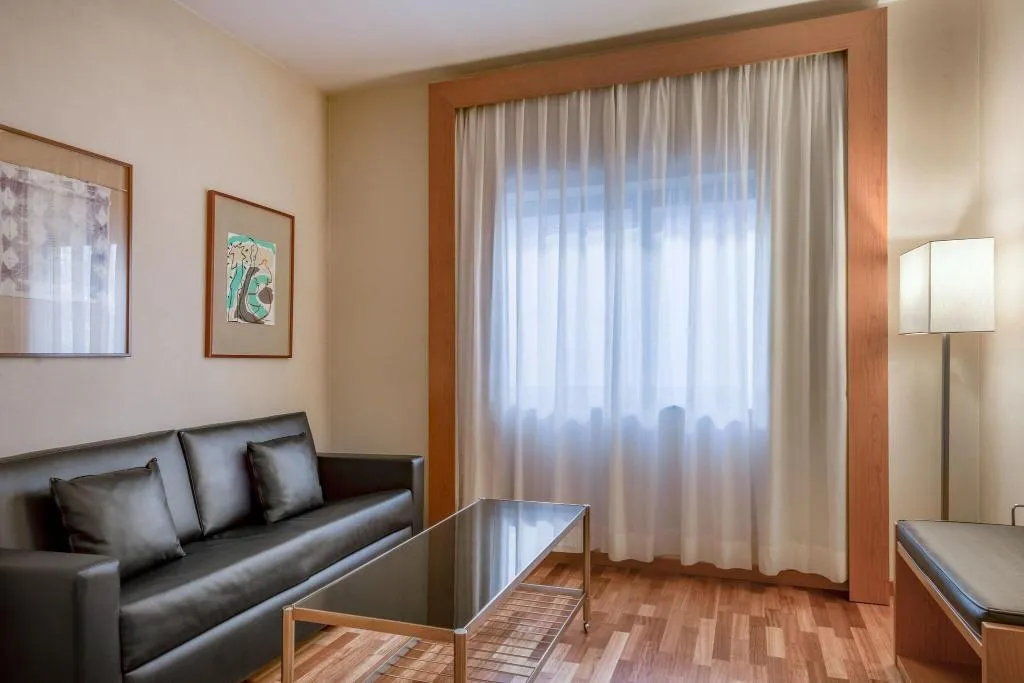 DOUBLE SUPERIOR QUEEN BED Room, AC Madrid Aravaca, Madrid