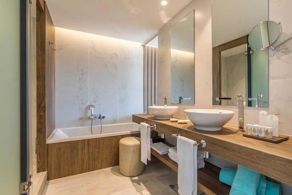 JUNIOR SUITE SUPERIOR Room, Zafiro Palace Palmanova, Majorca