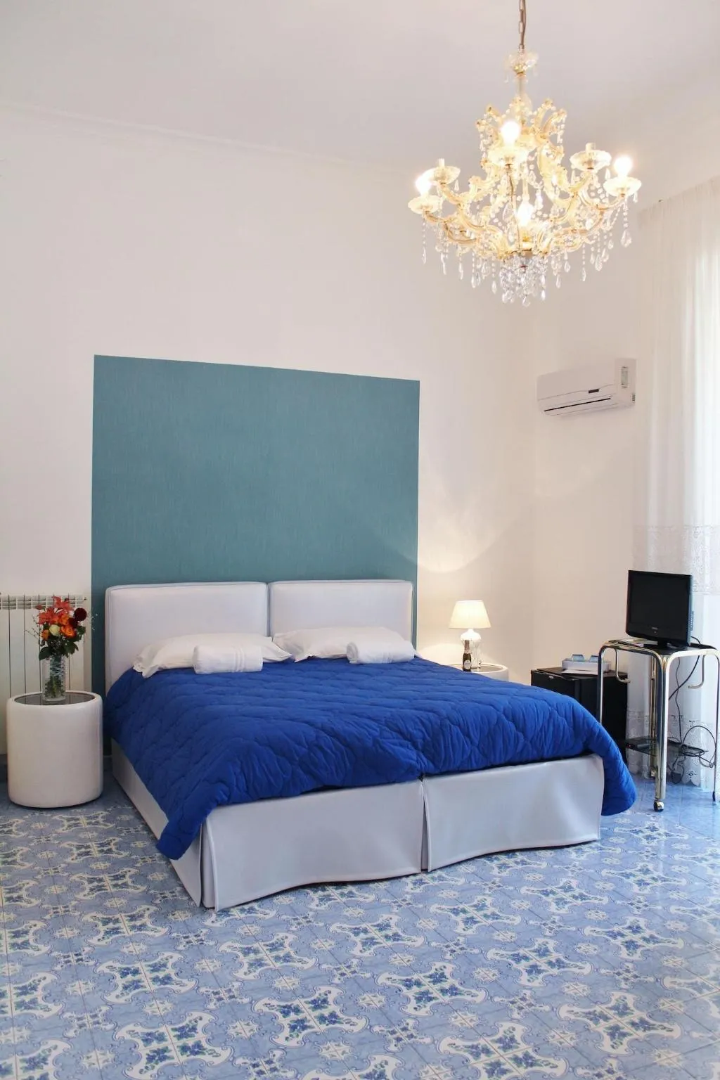 Room, Piazza Tasso B B, Naples
