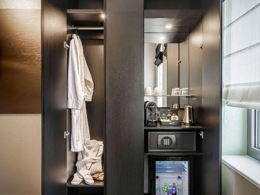DOUBLE WITH DOUBLE BED Room, Mercure Hotel Amsterdam Sloterdijk Station, Amsterdam