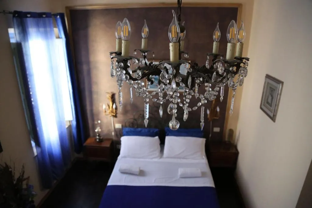 Room, Riverbanks, Florence