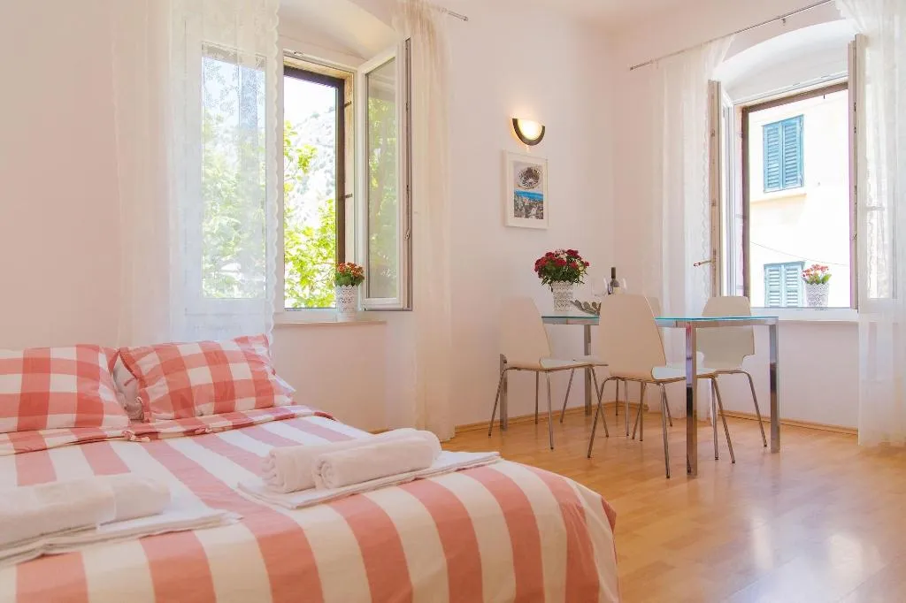 Room, Inn By The River, Split
