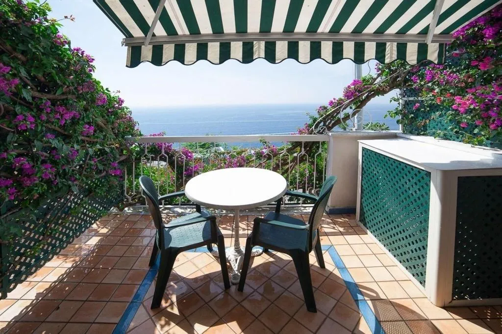DOUBLE SUPERIOR SEA VIEW Room, Bellevue, Naples