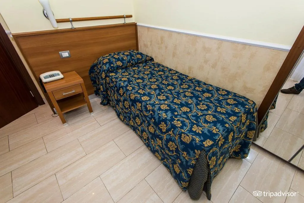 SINGLE WITH TERRACE Room, Windrose, Rome