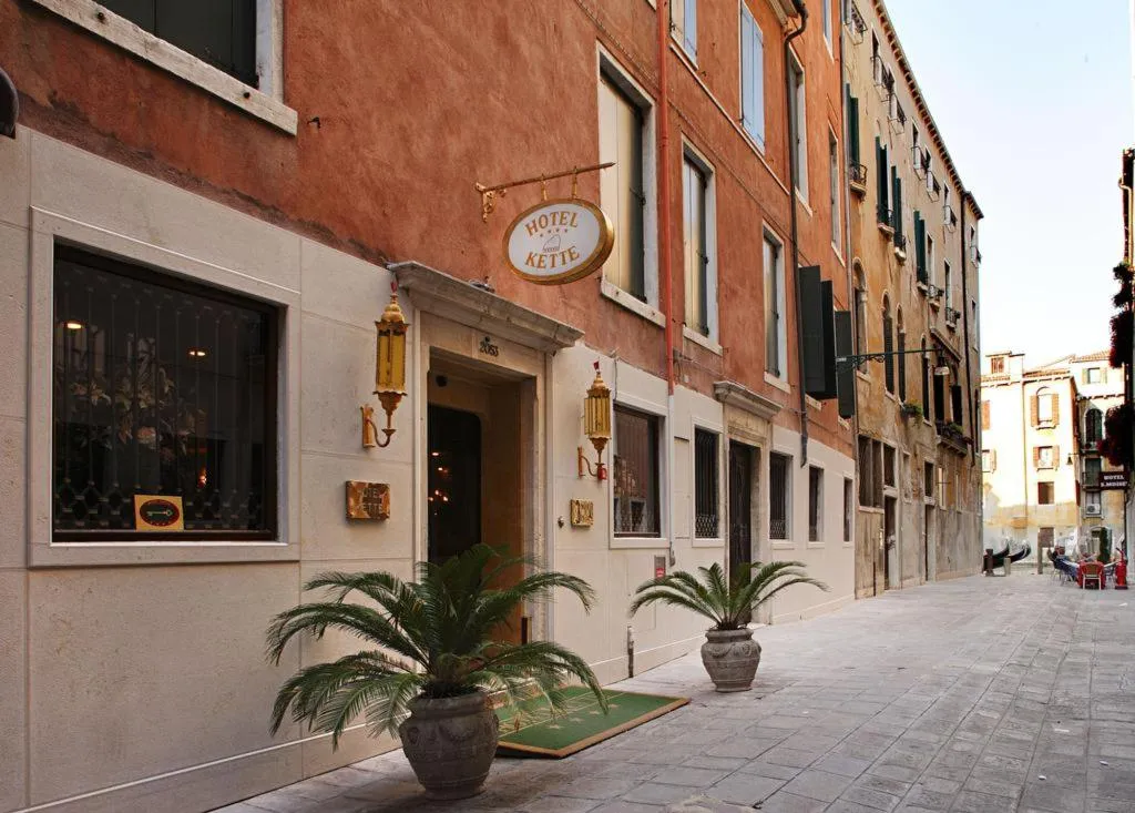 General view, Kette, Venice