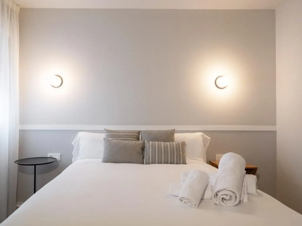 APARTMENT CAPACITY 2 ONE BEDROOM Room, Meral Units, Costa Del Sol