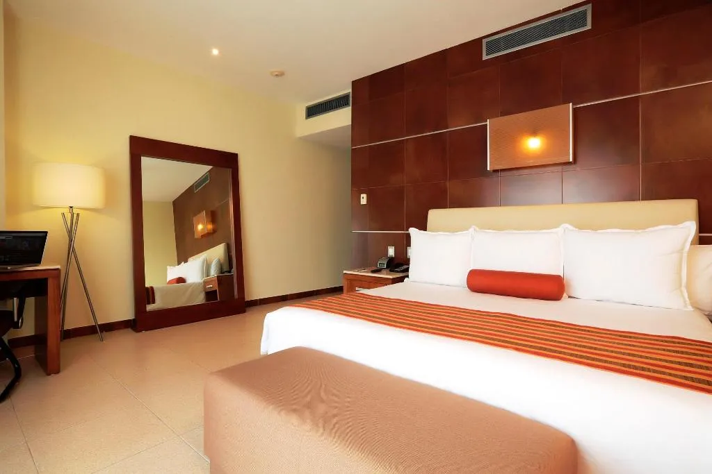 DOUBLE KING SIZE BED Room, Krystal Urban Cancún & Beach Club, Cancun Area
