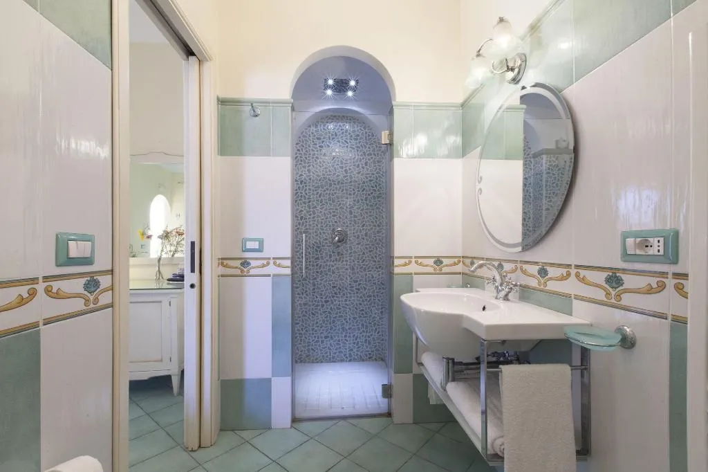 Room, La Sorgente Del Sole, Naples