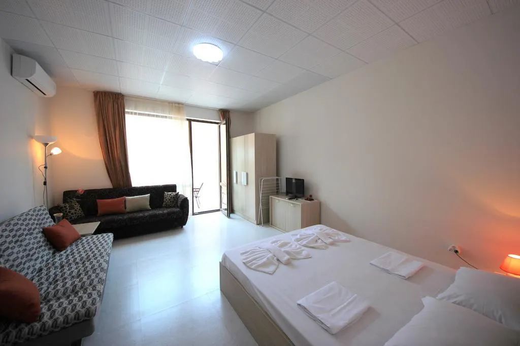 STUDIO CAPACITY 5 Room, Menada Tarsis Apartments, Bourgas