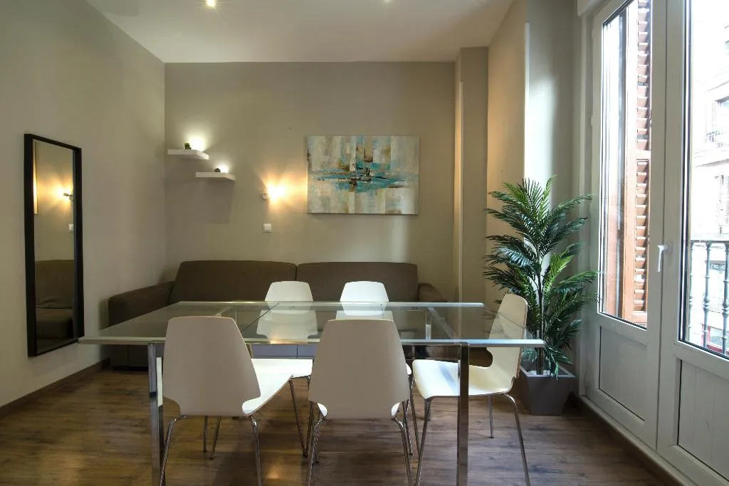 APARTMENT TWO BEDROOMS Room, Suites You Nickel, Madrid