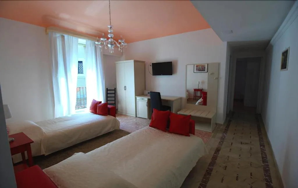 Room, Gualtiero Camere E Suite, Catania