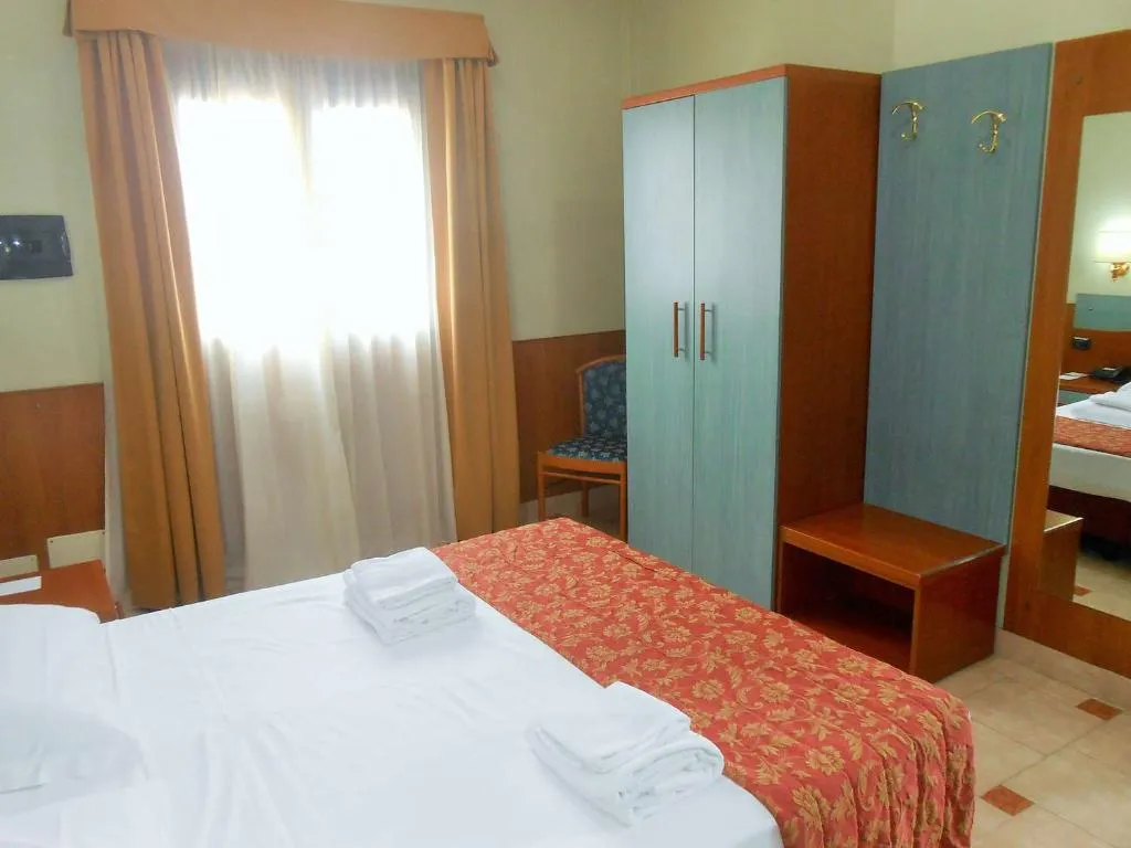 Room, Hotel Riviera Fiumicino, Rome